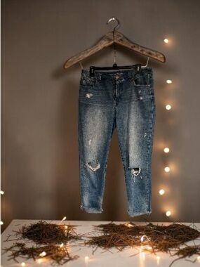 Classic Distressed Women’s Jeans - Blue